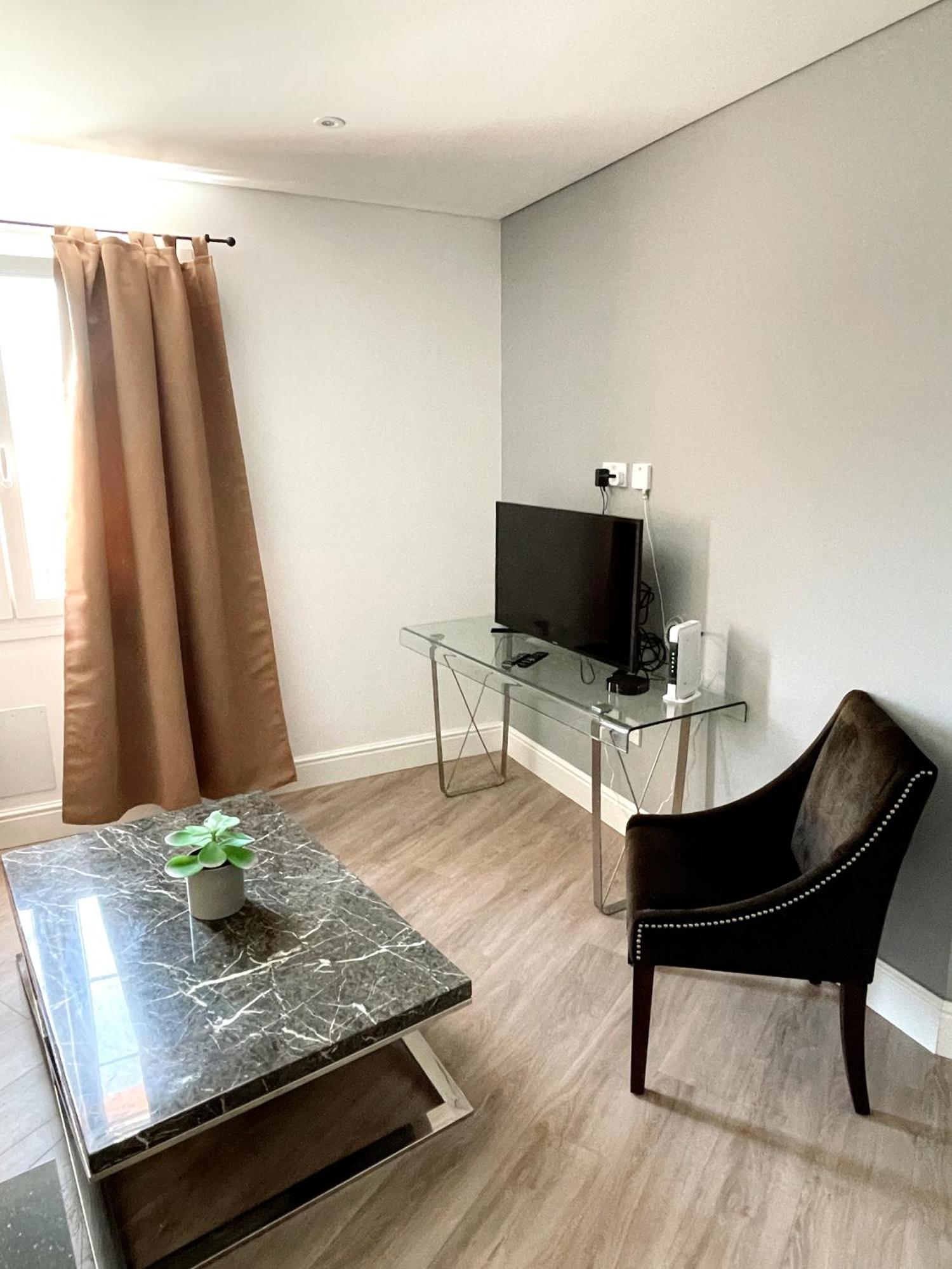 Deluxe City Centre Two Bedroom - Grand Central House Gibraltar Extérieur photo