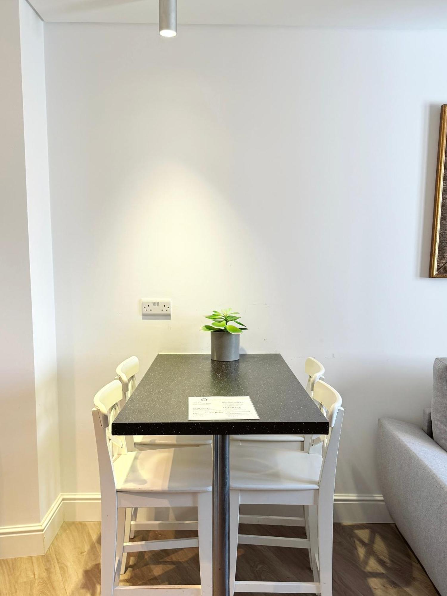 Deluxe City Centre Two Bedroom - Grand Central House Gibraltar Extérieur photo